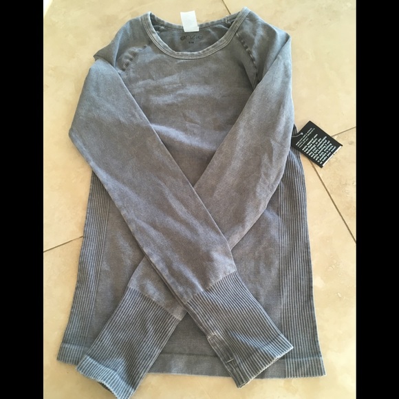 Onzie Tops - Onzie Yoga top -NWT